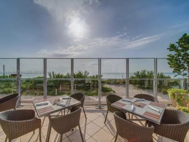 2-bedroom condo for sale in Miami Beach - 6801 Collins Ave 1110 (Door 1106) - MondialRealty