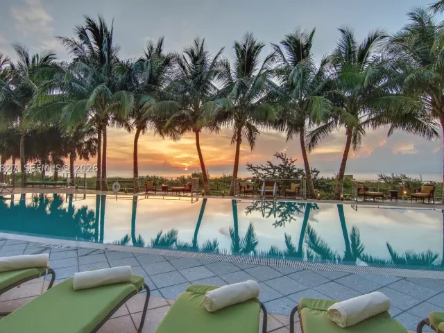 2-bedroom condo for sale in Miami Beach - 6801 Collins Ave 1110 (Door 1106) - MondialRealty