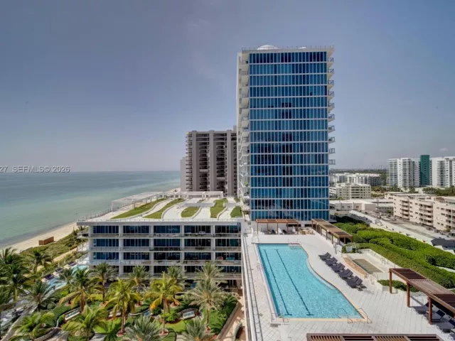 2-bedroom condo for sale in Miami Beach - 6801 Collins Ave 1110 (Door 1106) - MondialRealty