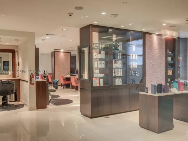 2-bedroom condo for sale in Miami Beach - 6801 Collins Ave 1110 (Door 1106) - MondialRealty