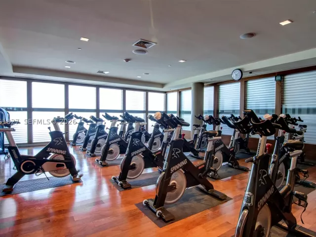 2-bedroom condo for sale in Miami Beach - 6801 Collins Ave 1110 (Door 1106) - MondialRealty