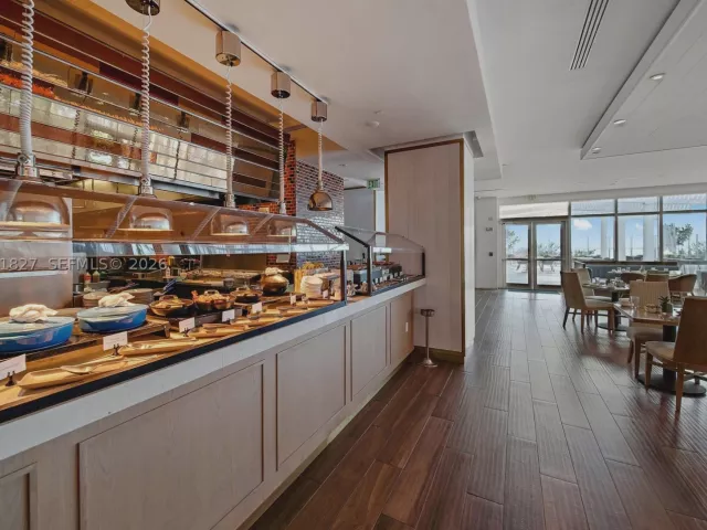 2-bedroom condo for sale in Miami Beach - 6801 Collins Ave 1110 (Door 1106) - MondialRealty
