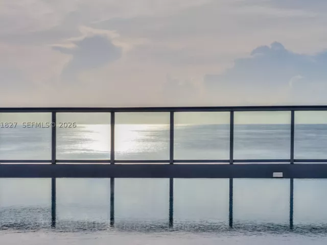 2-bedroom condo for sale in Miami Beach - 6801 Collins Ave 1110 (Door 1106) - MondialRealty