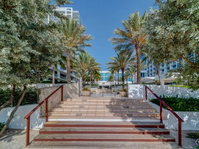 2-bedroom condo for sale in Miami Beach - 6801 Collins Ave 1110 (Door 1106) - MondialRealty