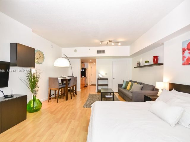 Apartment for rent  Unit #1211 - photo 7442205