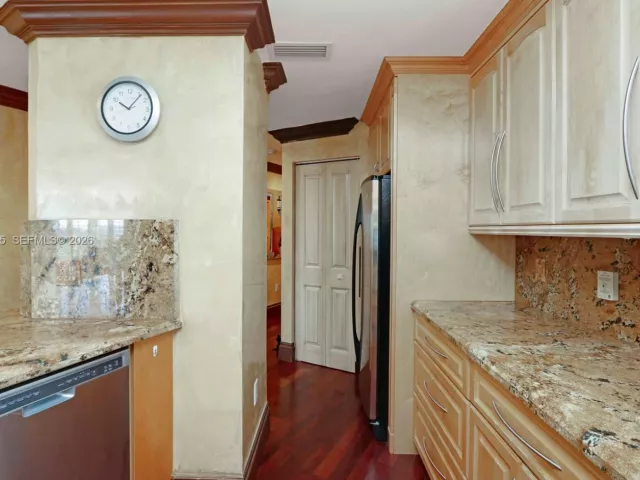 Apartment for sale  Unit #1216 - photo 7395870