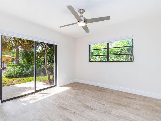 4-bedroom home for rent in Key Biscayne - 310 Harbor Ct - MondialRealty