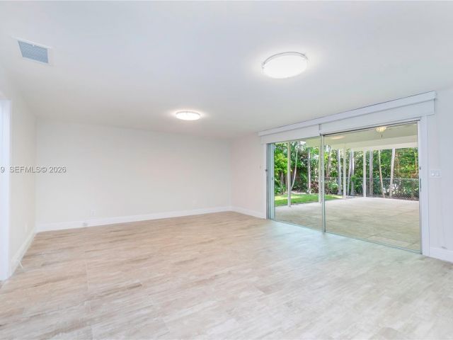 4-bedroom home for rent in Key Biscayne - 310 Harbor Ct - MondialRealty