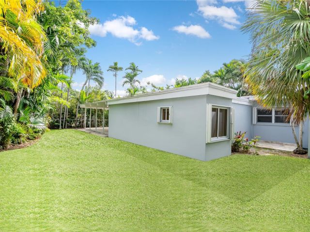 4-bedroom home for rent in Key Biscayne - 310 Harbor Ct - MondialRealty