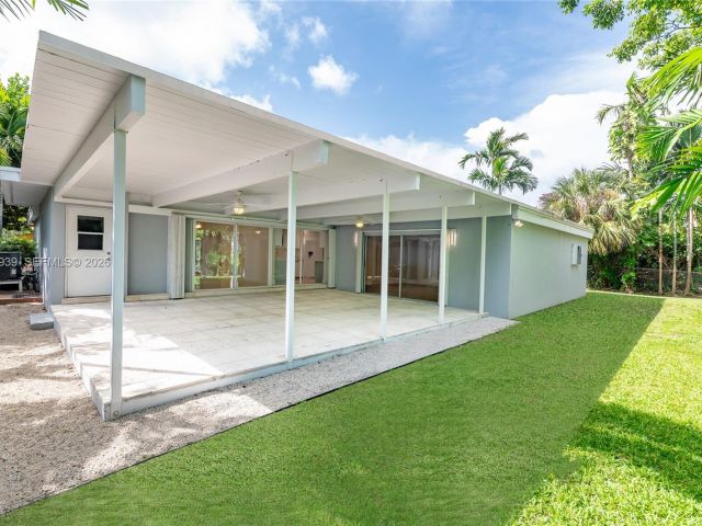 4-bedroom home for rent in Key Biscayne - 310 Harbor Ct - MondialRealty