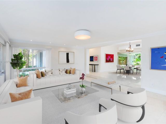 4-bedroom home for rent in Key Biscayne - 310 Harbor Ct - MondialRealty