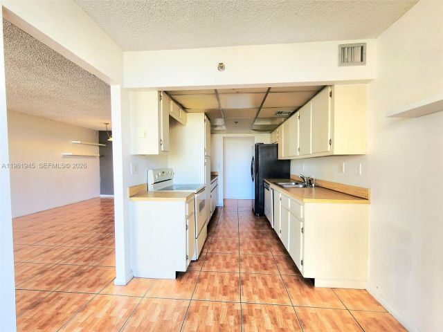 Apartment for sale  Unit #714 - photo 7495405