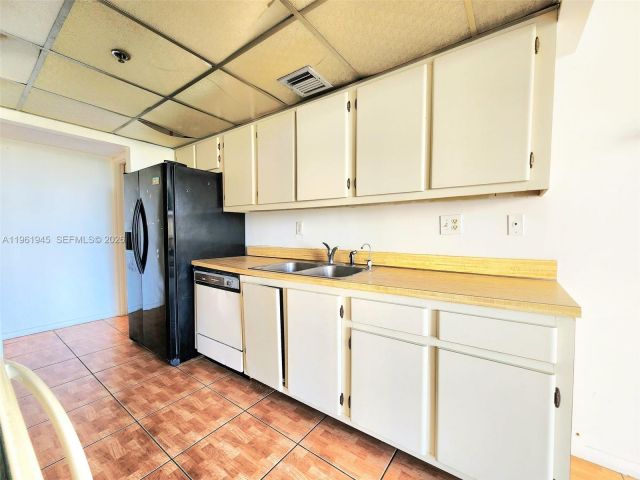 Apartment for sale  Unit #714 - photo 7495408