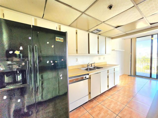 Apartment for sale  Unit #714 - photo 7495409