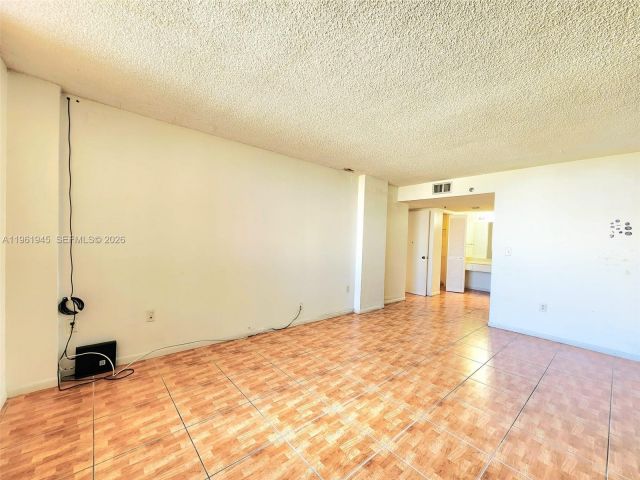 Apartment for sale  Unit #714 - photo 7495417