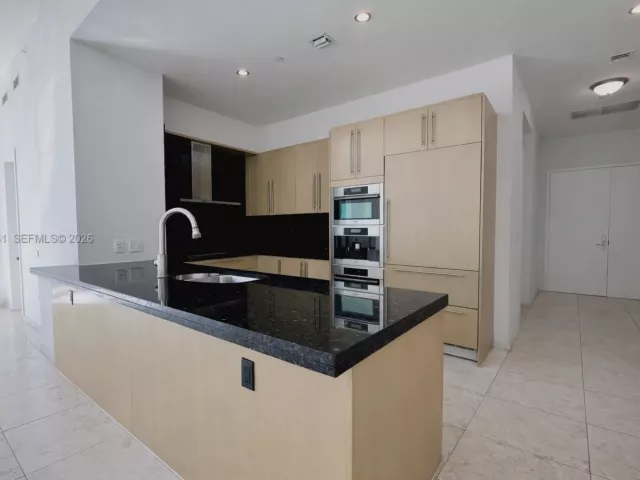 2-bedroom condo for sale in Miami - 900 Brickell Key Blvd 2405 - MondialRealty