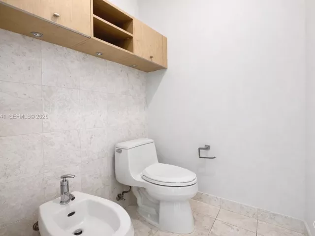 2-bedroom condo for sale in Miami - 900 Brickell Key Blvd 2405 - MondialRealty