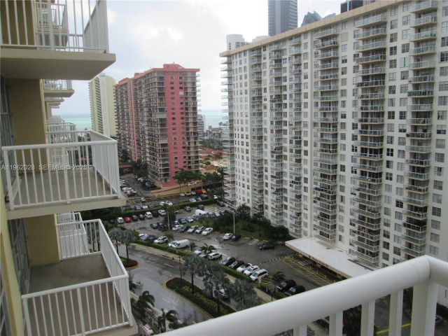 1-bedroom condo for sale in Sunny Isles Beach - 231 174th St 1706 - MondialRealty
