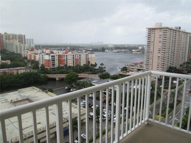 1-bedroom condo for sale in Sunny Isles Beach - 231 174th St 1706 - MondialRealty