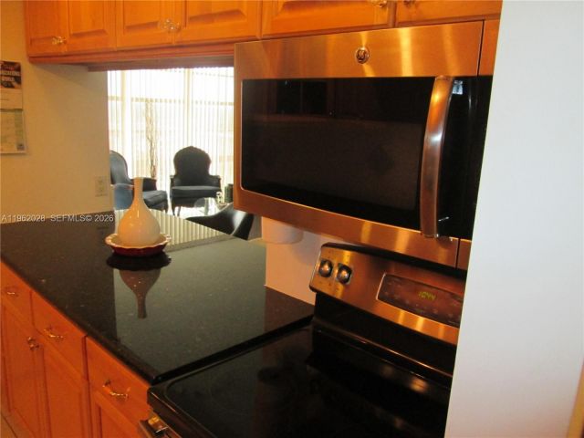 1-bedroom condo for sale in Sunny Isles Beach - 231 174th St 1706 - MondialRealty