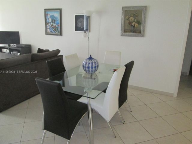 1-bedroom condo for sale in Sunny Isles Beach - 231 174th St 1706 - MondialRealty