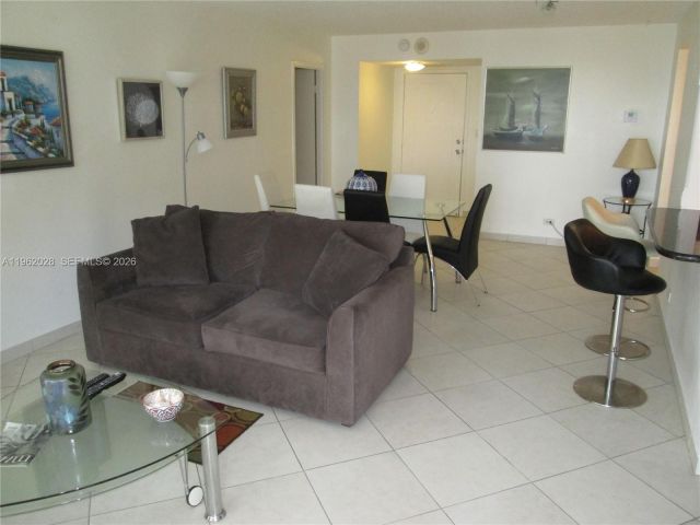 1-bedroom condo for sale in Sunny Isles Beach - 231 174th St 1706 - MondialRealty