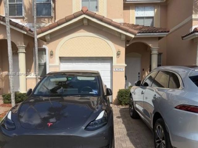 3-bedroom home for rent in Miami - 12471 SW 123rd St 12471 - MondialRealty