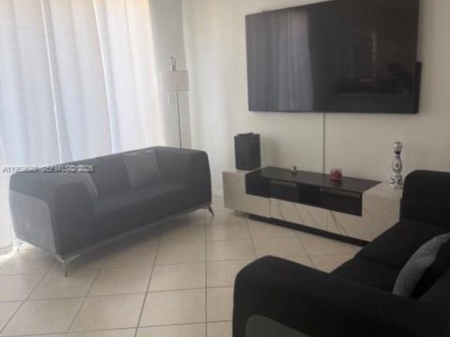 3-bedroom home for rent in Miami - 12471 SW 123rd St 12471 - MondialRealty