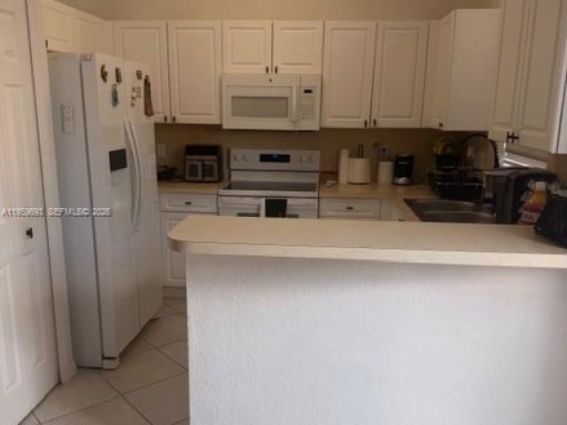 3-bedroom home for rent in Miami - 12471 SW 123rd St 12471 - MondialRealty