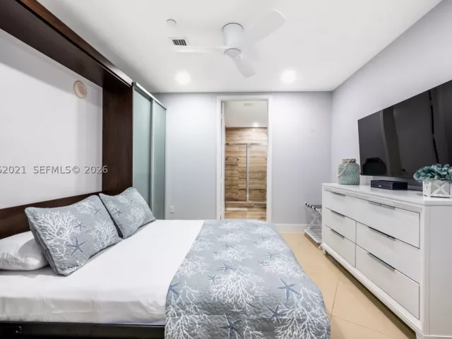 3-bedroom condo for rent in Sunny Isles Beach - 15901 Collins Ave 2303 - MondialRealty