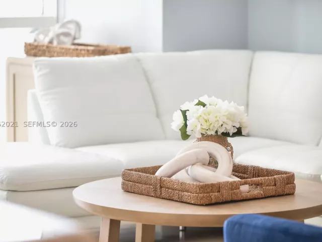 3-bedroom condo for rent in Sunny Isles Beach - 15901 Collins Ave 2303 - MondialRealty