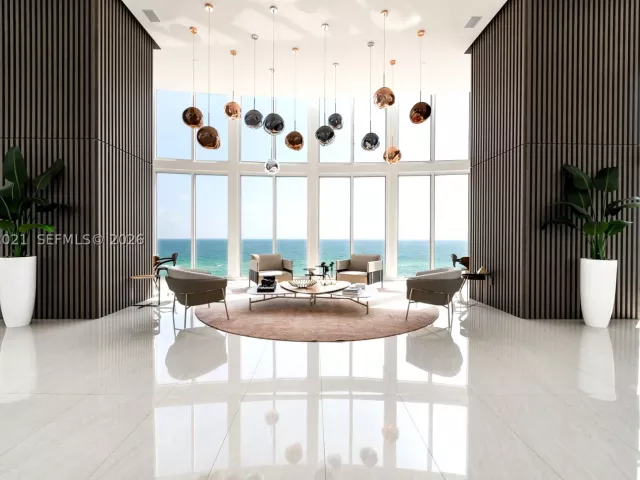3-bedroom condo for rent in Sunny Isles Beach - 15901 Collins Ave 2303 - MondialRealty