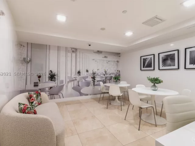 3-bedroom condo for rent in Sunny Isles Beach - 15901 Collins Ave 2303 - MondialRealty