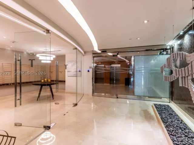 3-bedroom condo for rent in Sunny Isles Beach - 15901 Collins Ave 2303 - MondialRealty