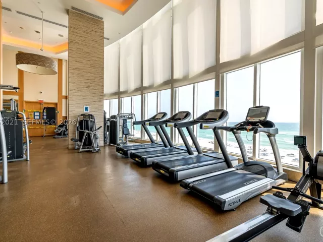 3-bedroom condo for rent in Sunny Isles Beach - 15901 Collins Ave 2303 - MondialRealty