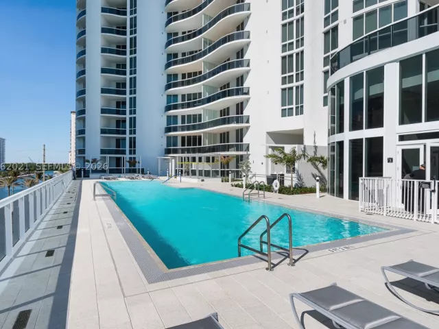3-bedroom condo for rent in Sunny Isles Beach - 15901 Collins Ave 2303 - MondialRealty
