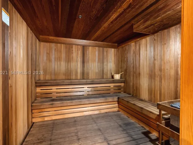 3-bedroom condo for rent in Sunny Isles Beach - 15901 Collins Ave 2303 - MondialRealty