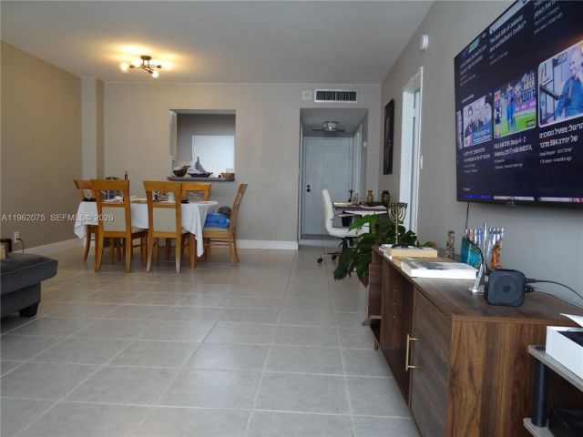 Apartment for sale  Unit #607 - photo 7470042