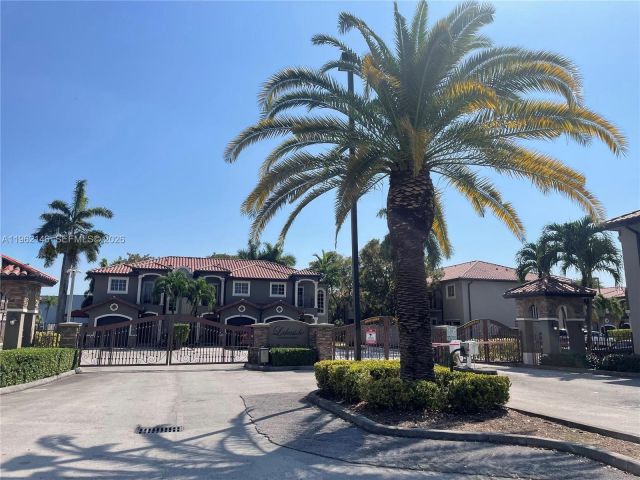 Home for rent at 16811 NW 14th Ave 16811 - photo 7480224