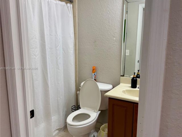 Home for rent at 16811 NW 14th Ave 16811 - photo 7480237