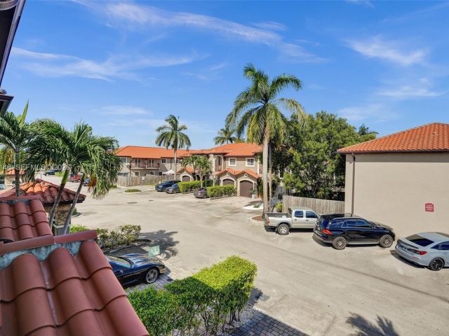 Home for rent at 16811 NW 14th Ave 16811 - photo 7480243