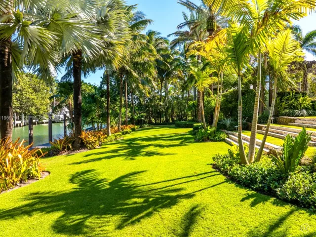 6-bedroom home for sale in Coral Gables - 555 Arvida Pkwy - MondialRealty