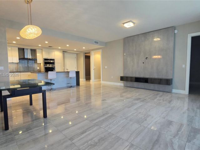 Apartment for rent  Unit #2202 - photo 7395619