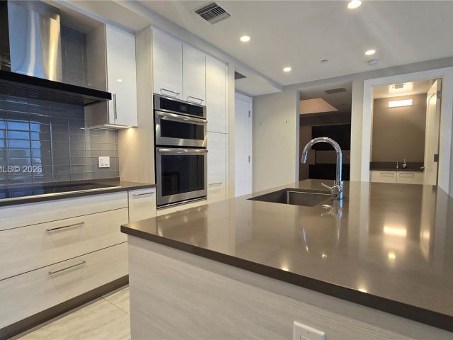 Apartment for rent  Unit #2202 - photo 7395632