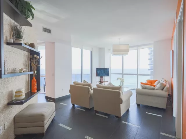 2-bedroom condo for rent in Sunny Isles Beach - 18201 Collins Ave 3709A - MondialRealty