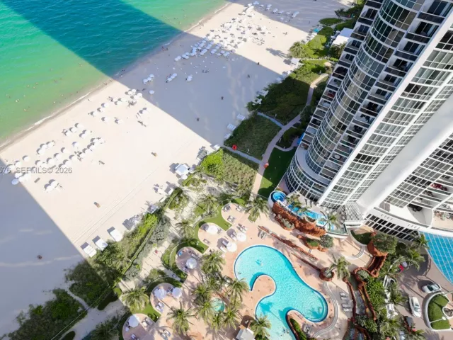 2-bedroom condo for rent in Sunny Isles Beach - 18201 Collins Ave 3709A - MondialRealty