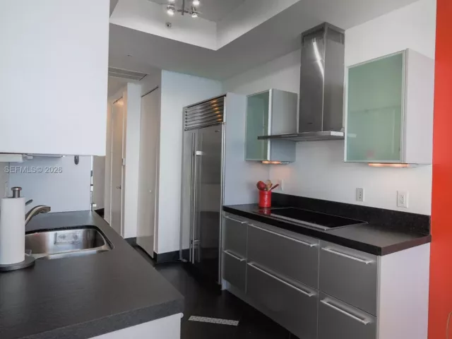 2-bedroom condo for rent in Sunny Isles Beach - 18201 Collins Ave 3709A - MondialRealty