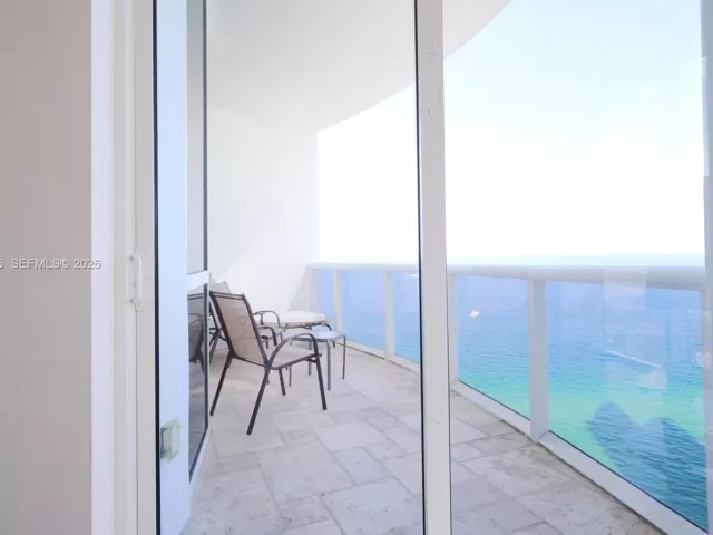 2-bedroom condo for rent in Sunny Isles Beach - 18201 Collins Ave 3709A - MondialRealty