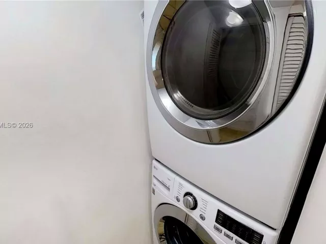 2-bedroom condo for sale in Miami - 31 SE 5th St 2408 - MondialRealty