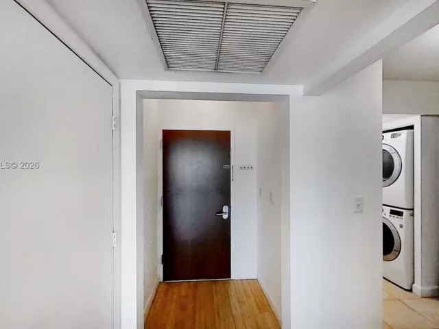 2-bedroom condo for sale in Miami - 31 SE 5th St 2408 - MondialRealty